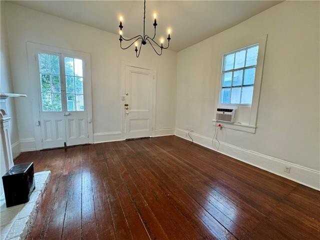 1123 Burgundy St #A - Photo 7 of 18