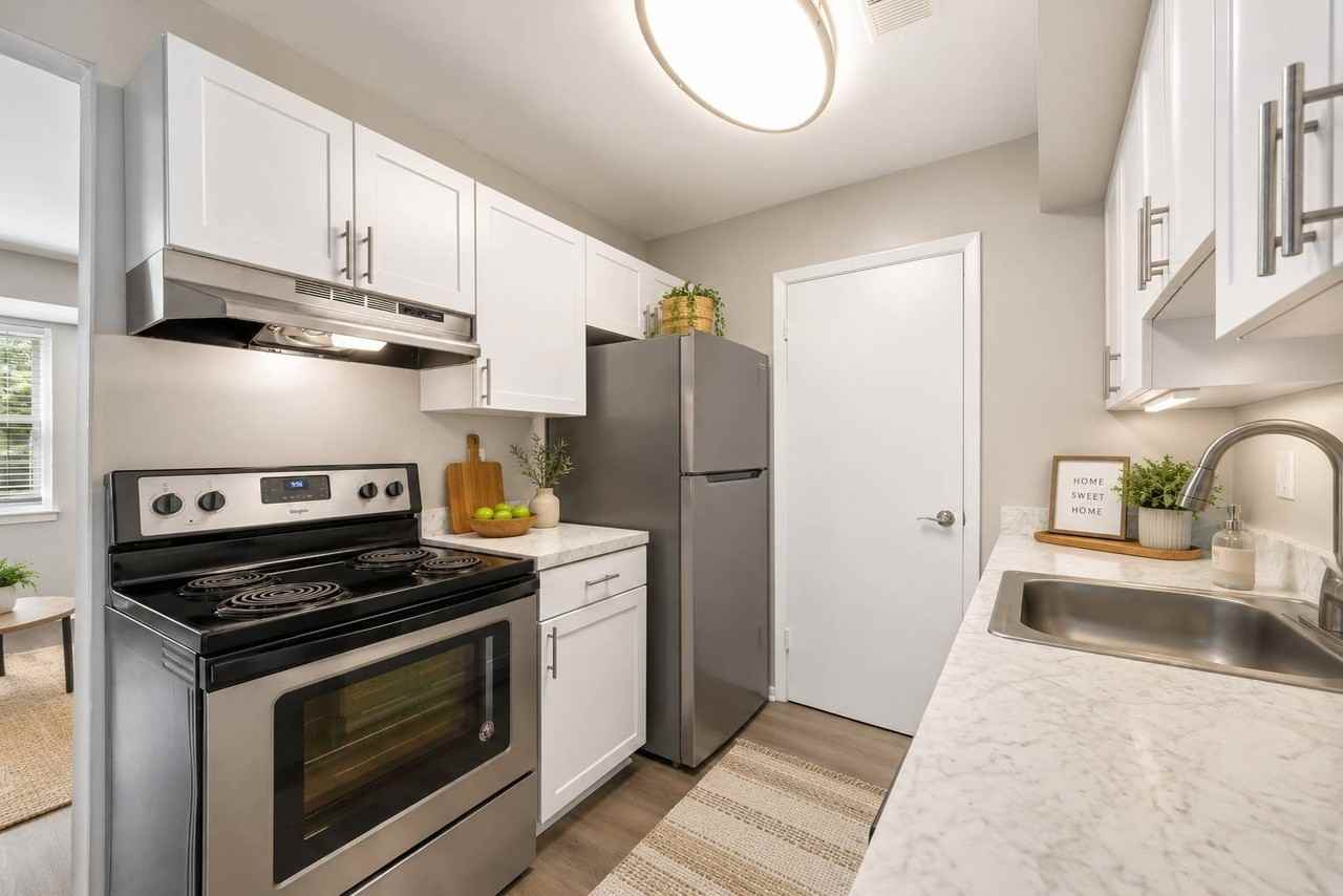 Middlebrooke Apartments - Photo 6 of 41