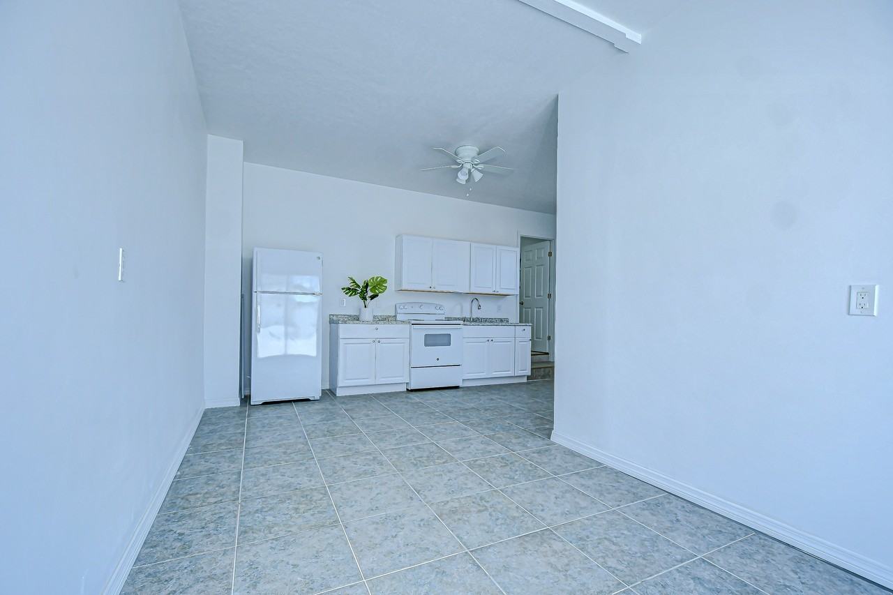 150 E Madeira Ave #3 - Photo 4 of 24