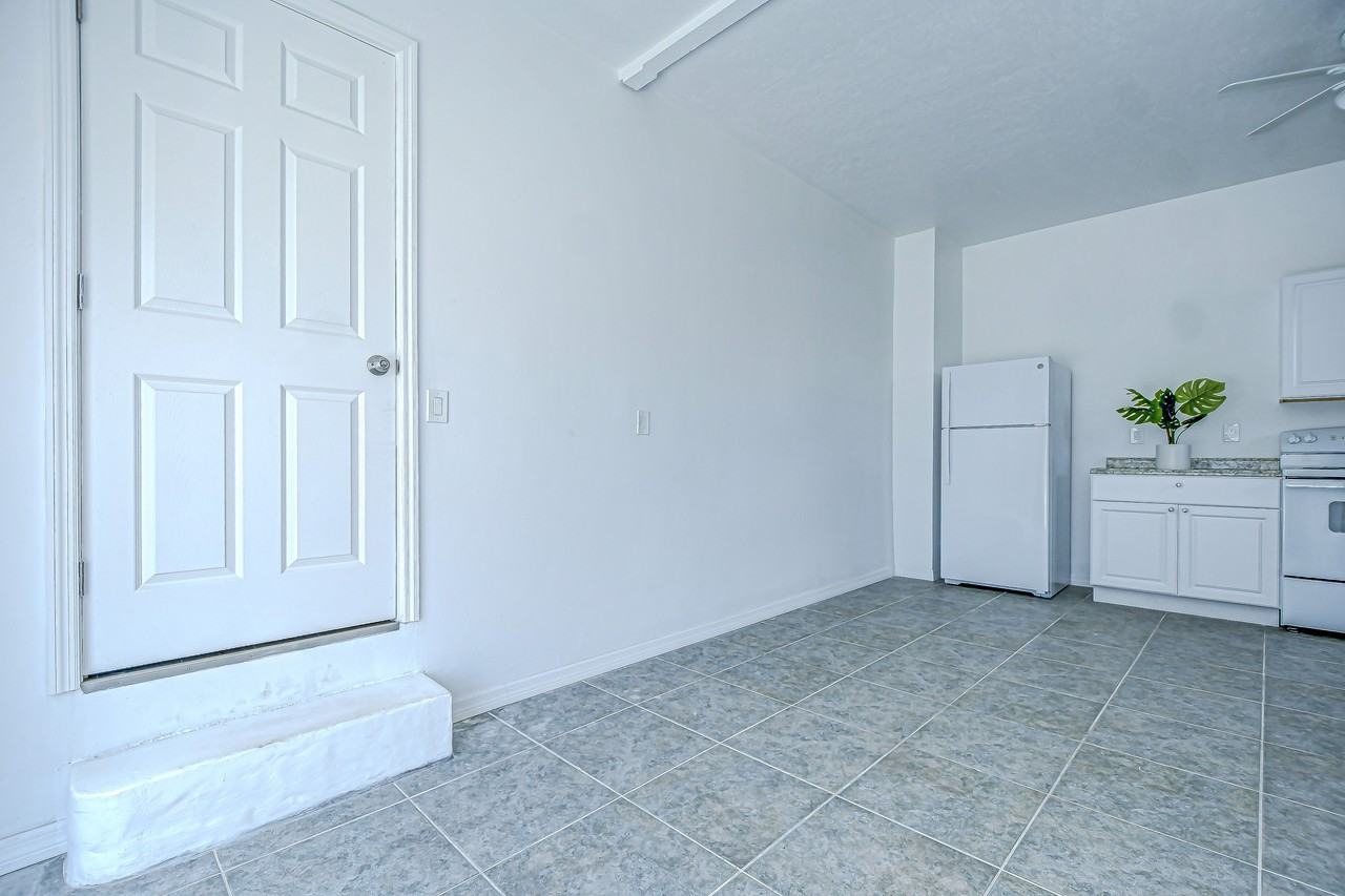 150 E Madeira Ave #3 - Photo 5 of 24