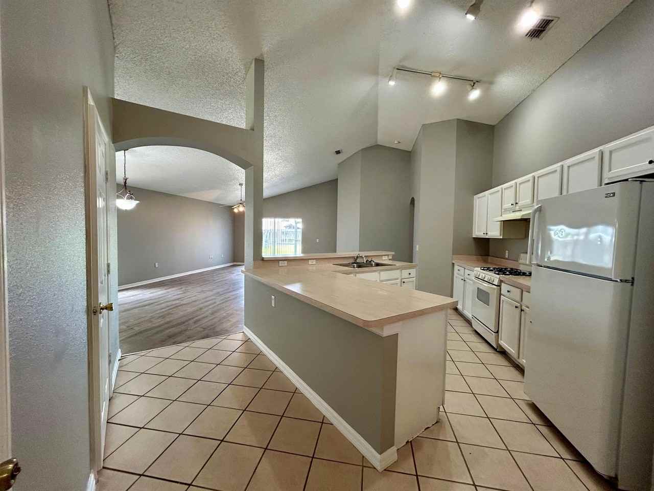 138 Sir Phillips Dr #138 - Photo 3 of 15