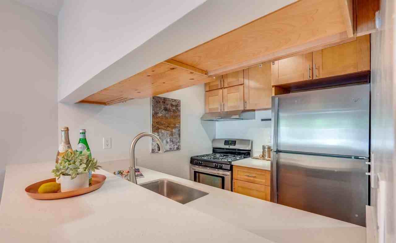 970 Duncan St #SF7 - Photo 2 of 14