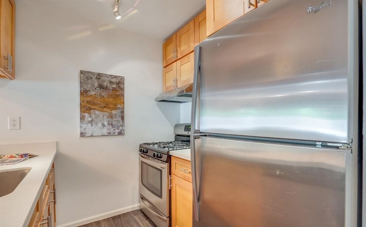 970 Duncan St #SF7 - Photo 4 of 14