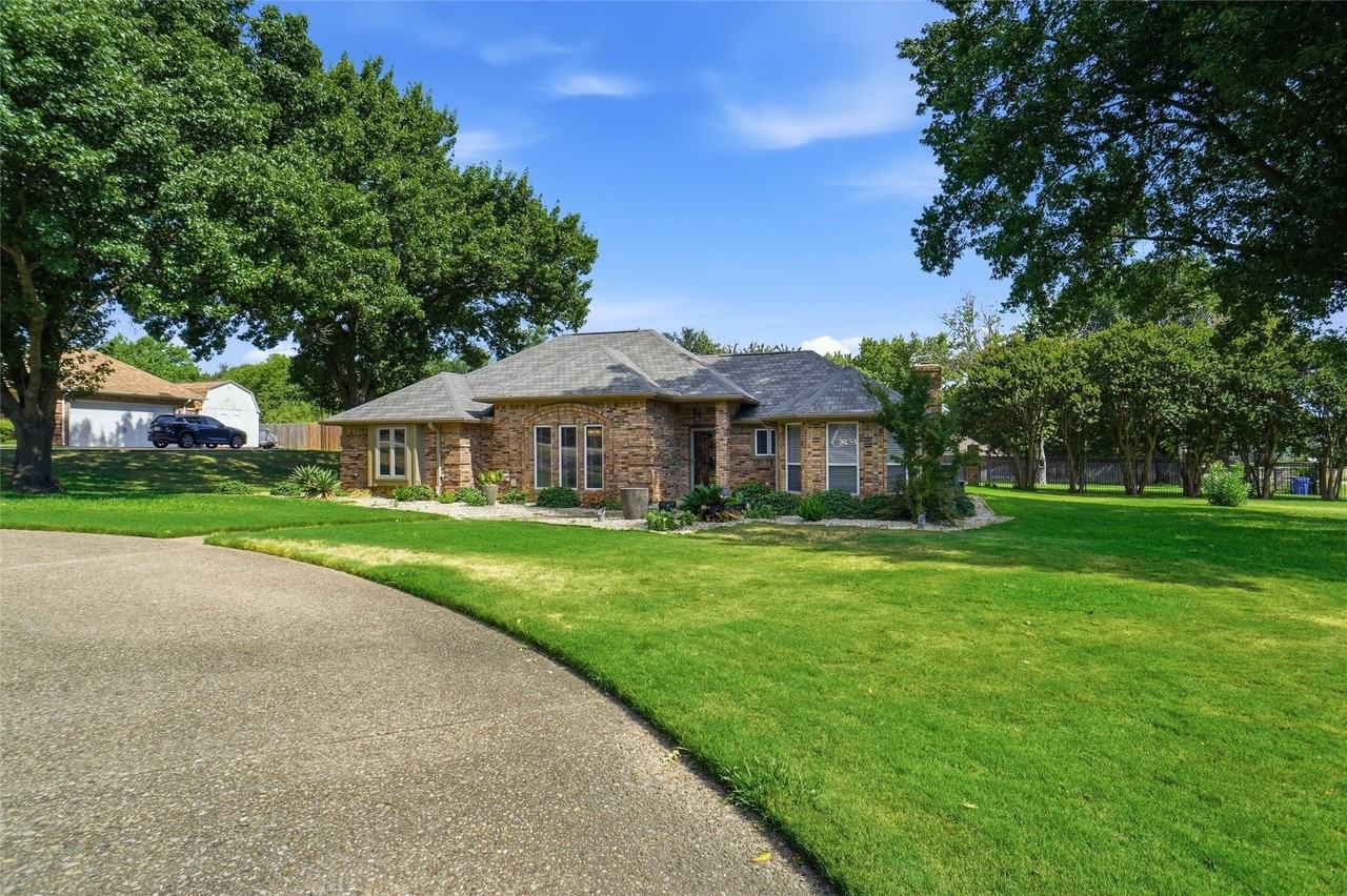 1362 Cross Timber Dr - Photo 3 of 40