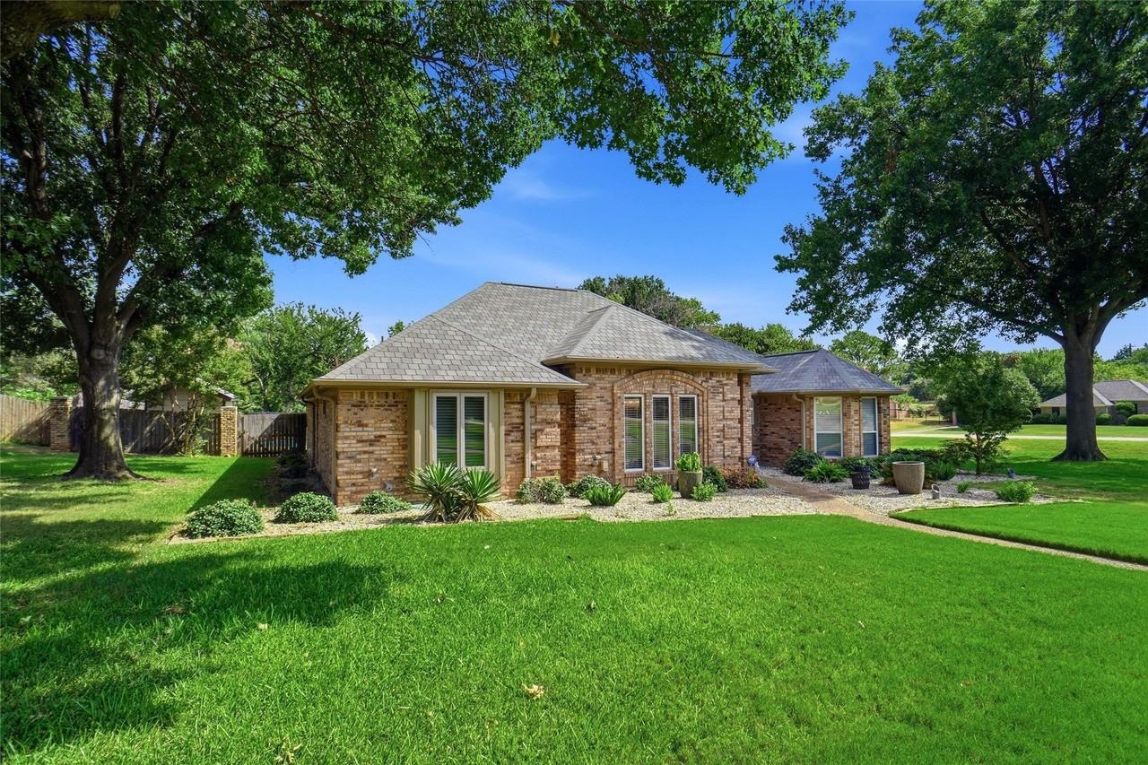 1362 Cross Timber Dr - Photo 4 of 40