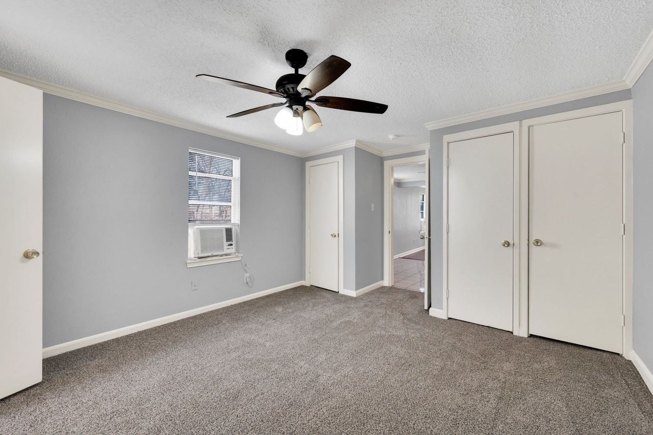 412 E Avenue F - Photo 4 of 13