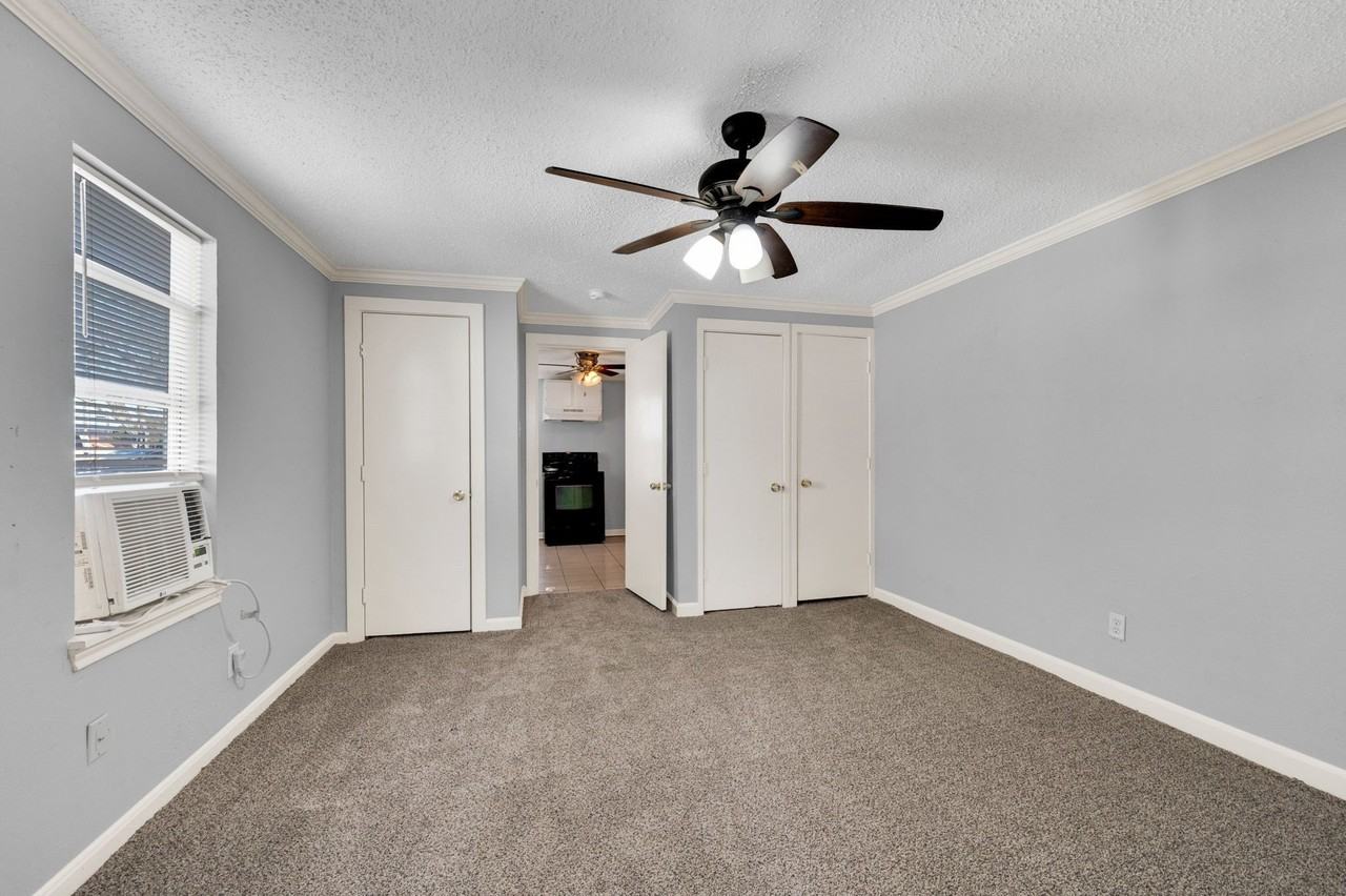 412 E Avenue F - Photo 5 of 13