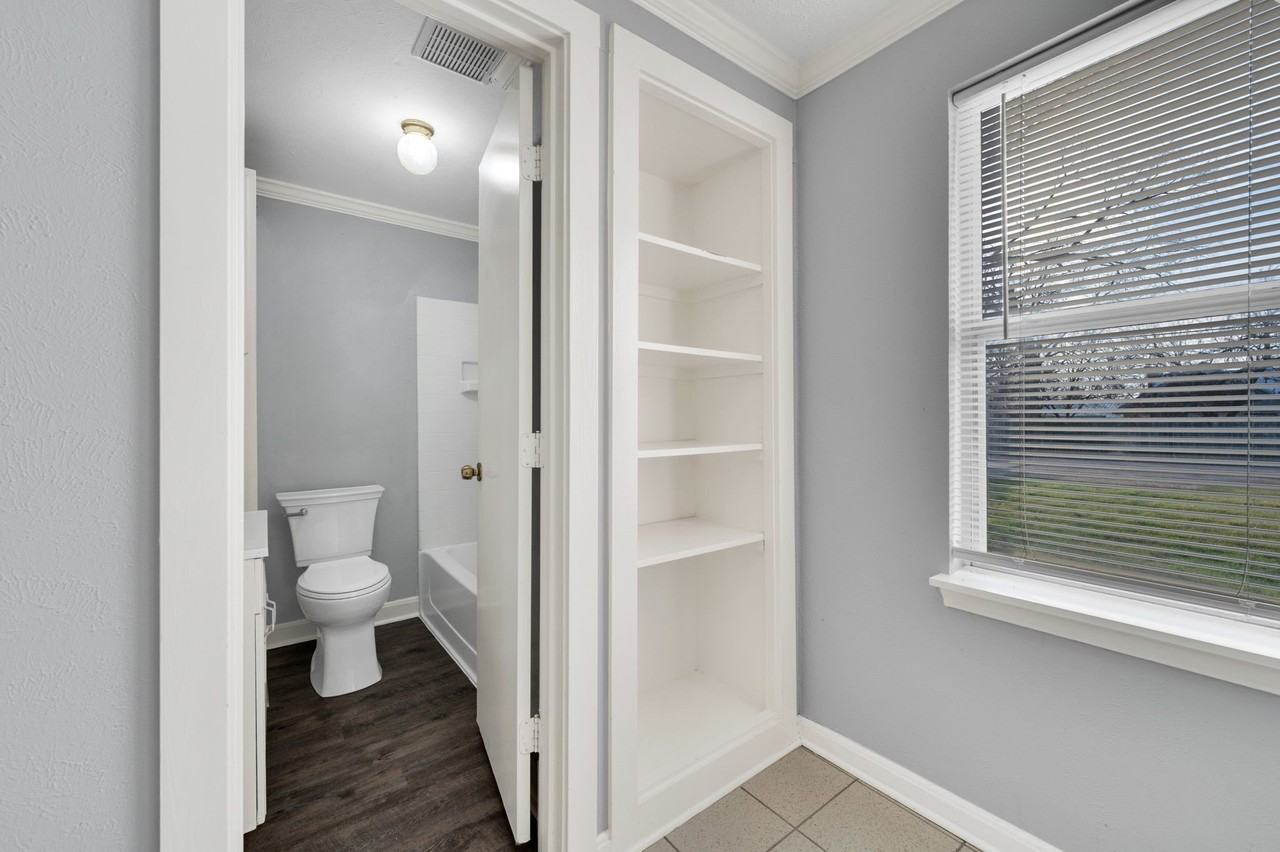 412 E Avenue F - Photo 6 of 13