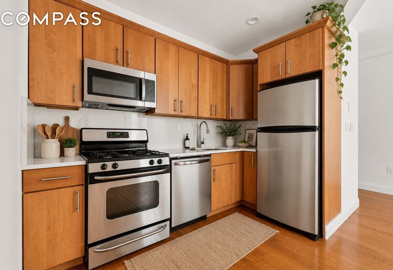 11 Irving Pl #3R - Photo 2 of 6