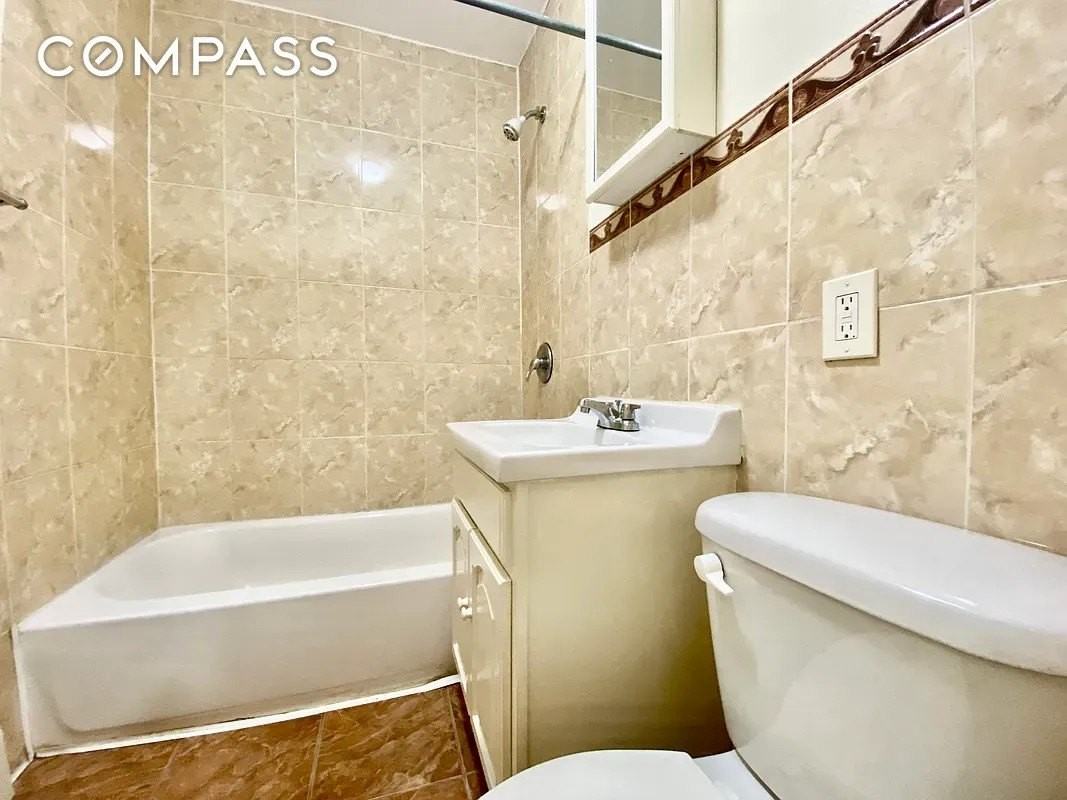 444 Gates Ave #1 - Photo 6 of 7