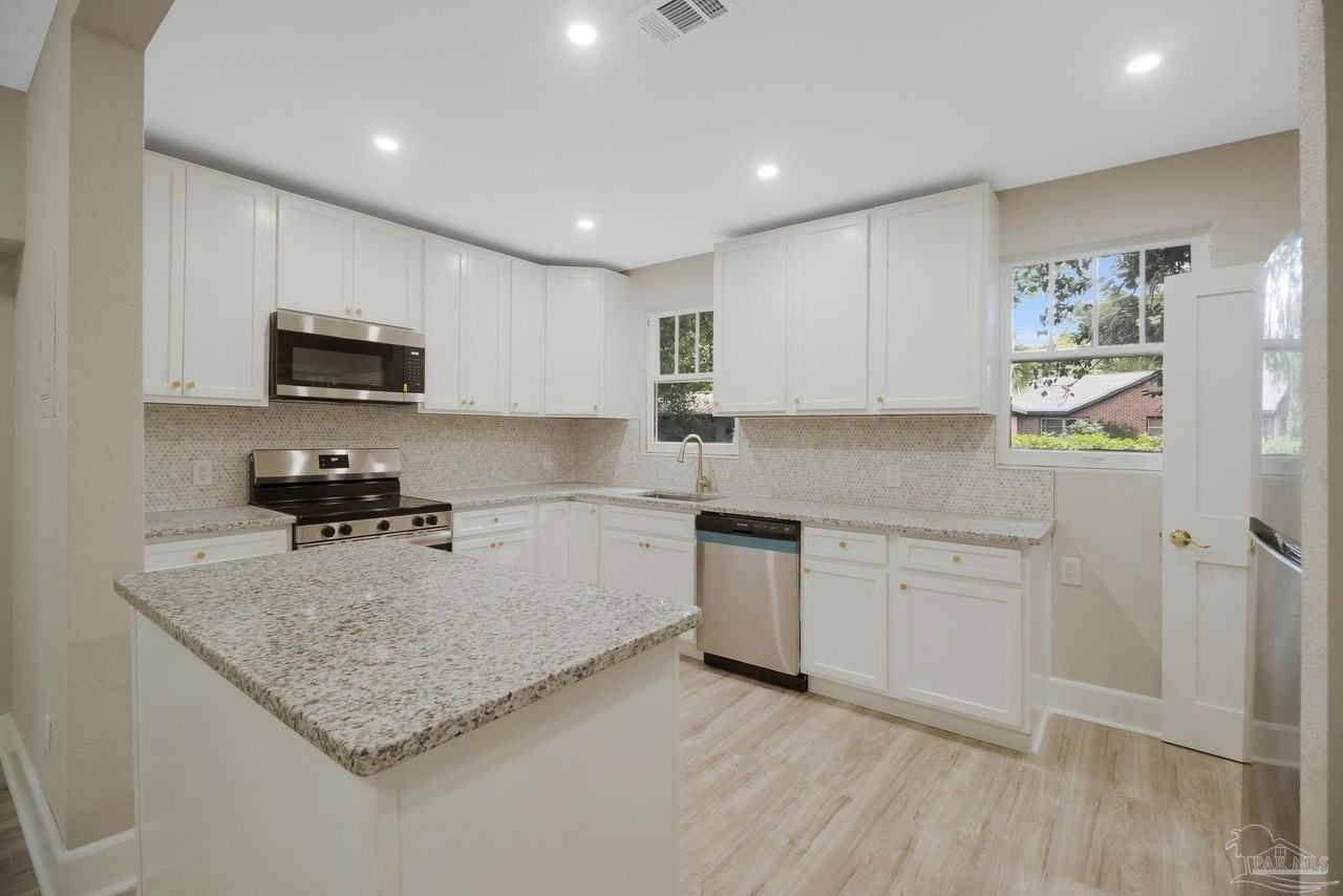 1322 Wisteria Ave - Photo 3 of 43