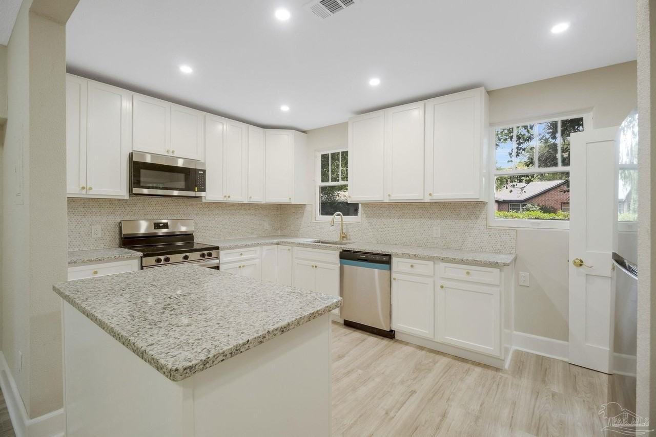 1322 Wisteria Ave - Photo 4 of 43