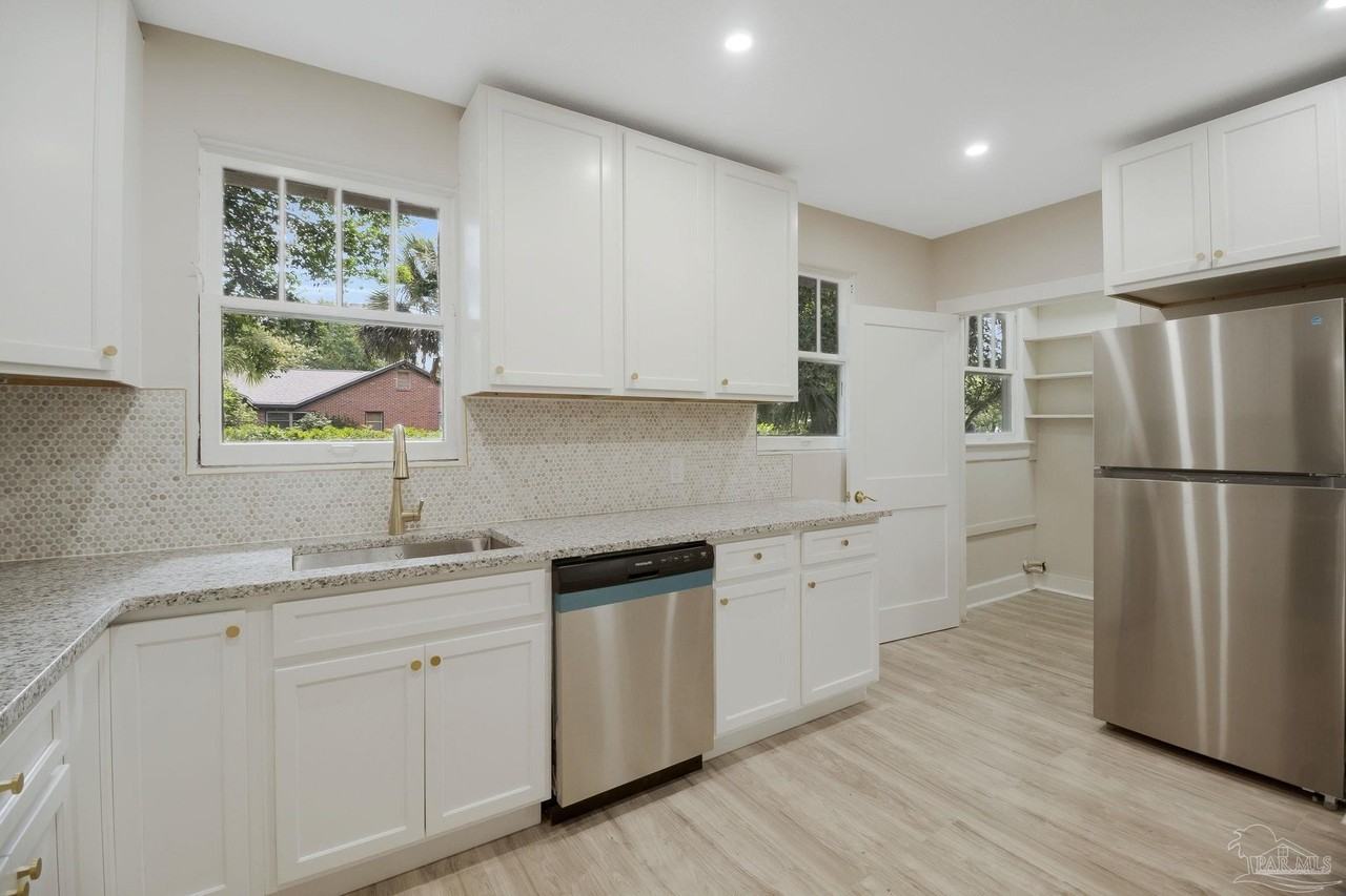 1322 Wisteria Ave - Photo 6 of 43