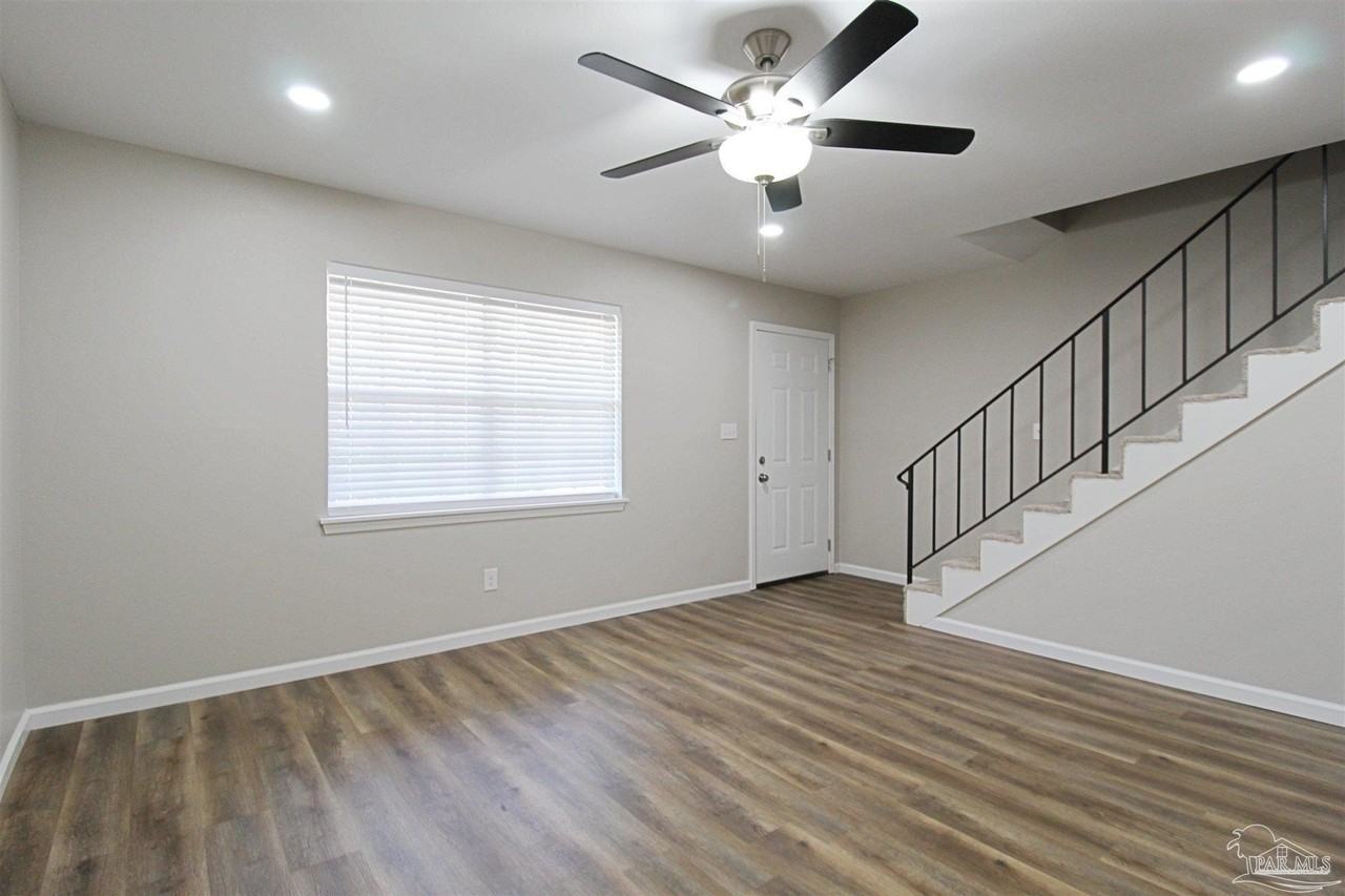 9615 Sandpiper St - Photo 3 of 10