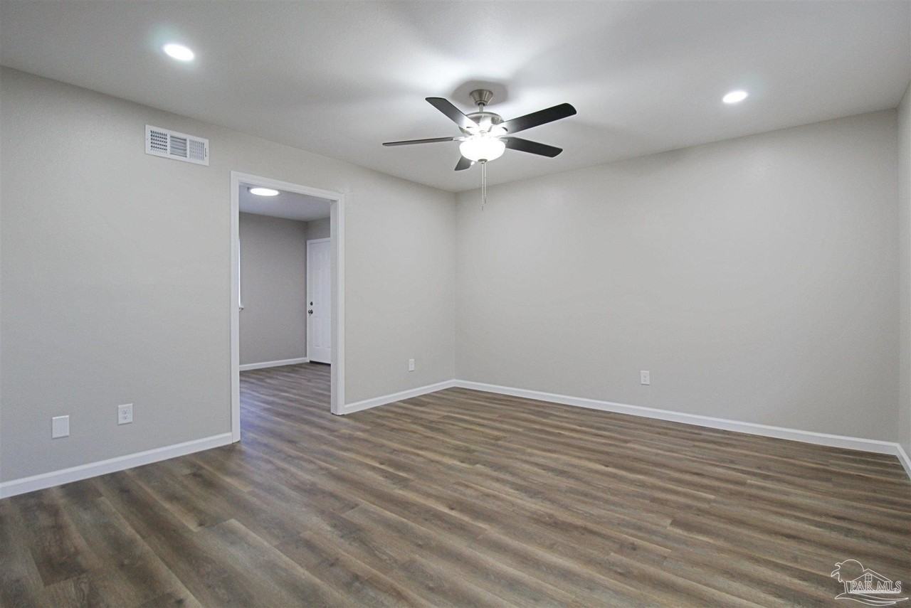 9615 Sandpiper St - Photo 4 of 10
