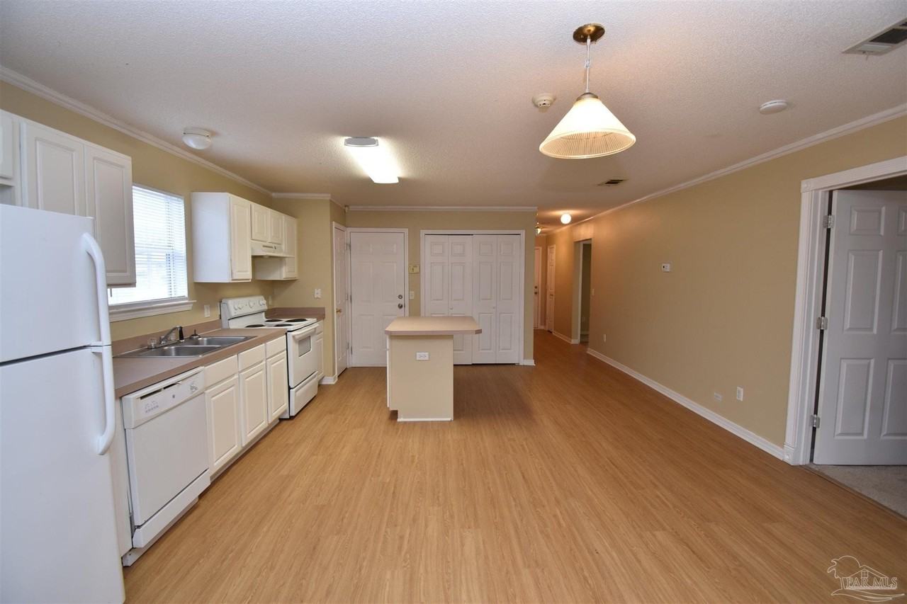 1064 Antigua Cir - Photo 5 of 21