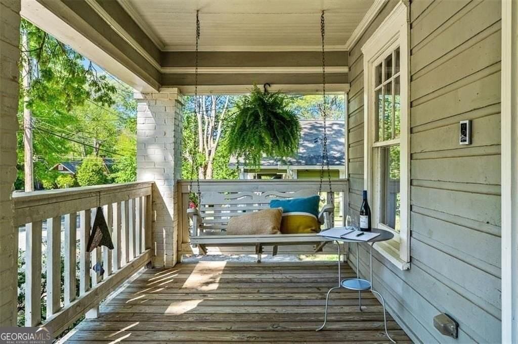 2220 Newnan St - Photo 2 of 50