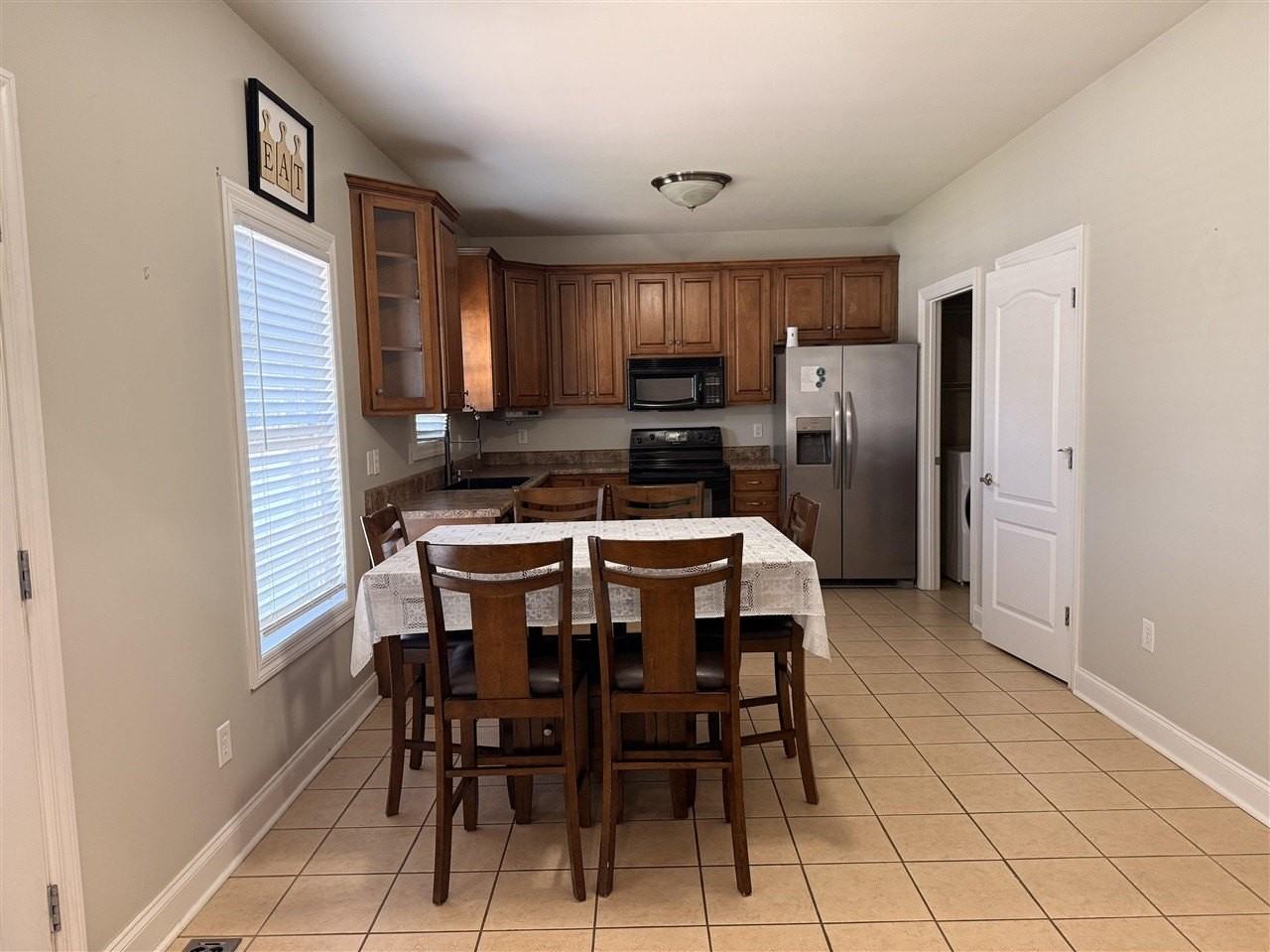 1826 Bellshire Way - Photo 5 of 10