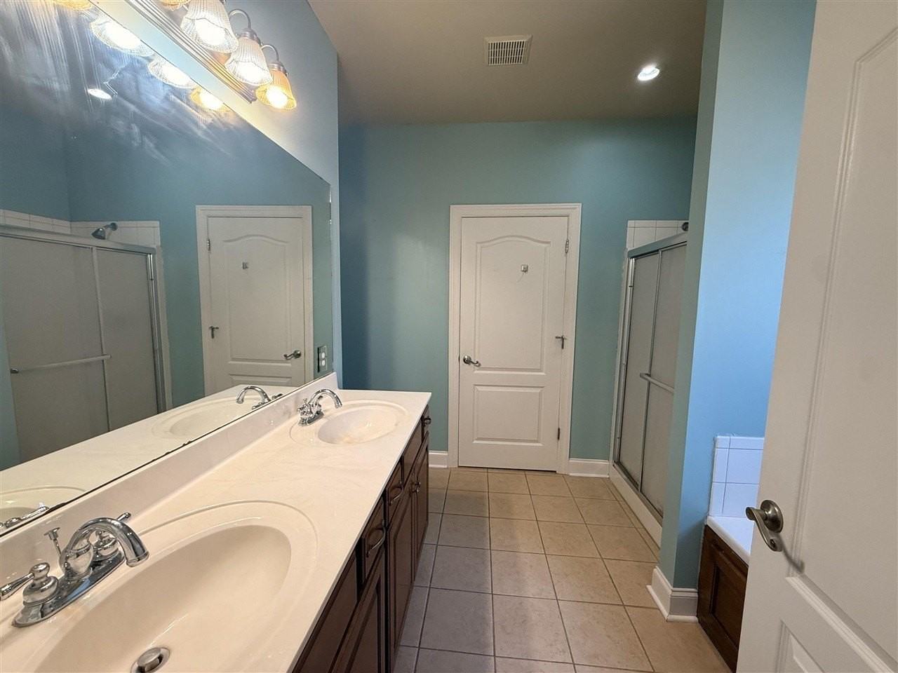 1826 Bellshire Way - Photo 7 of 10