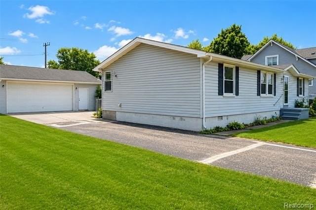 15060 Michael St - Photo 5 of 36