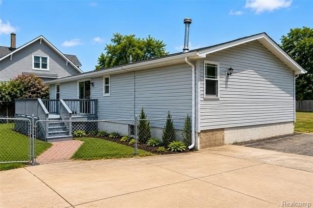 15060 Michael St - Photo 6 of 36