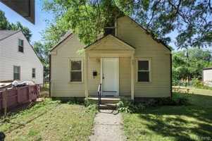 featured image of 429 W Bernhard Ave