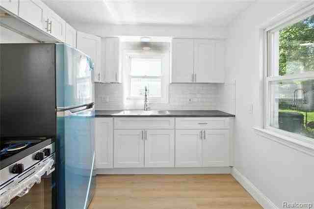 429 W Bernhard Ave - Photo 4 of 30