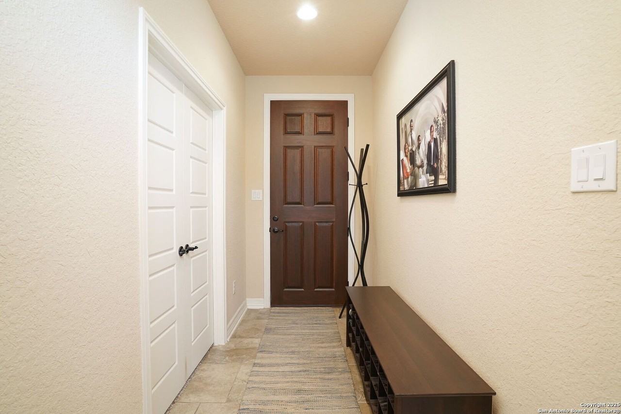 228 Comanche Trl - Photo 5 of 35