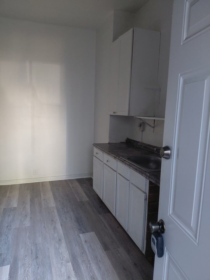 336 N 6th st1F #1F - Photo 2 of 4