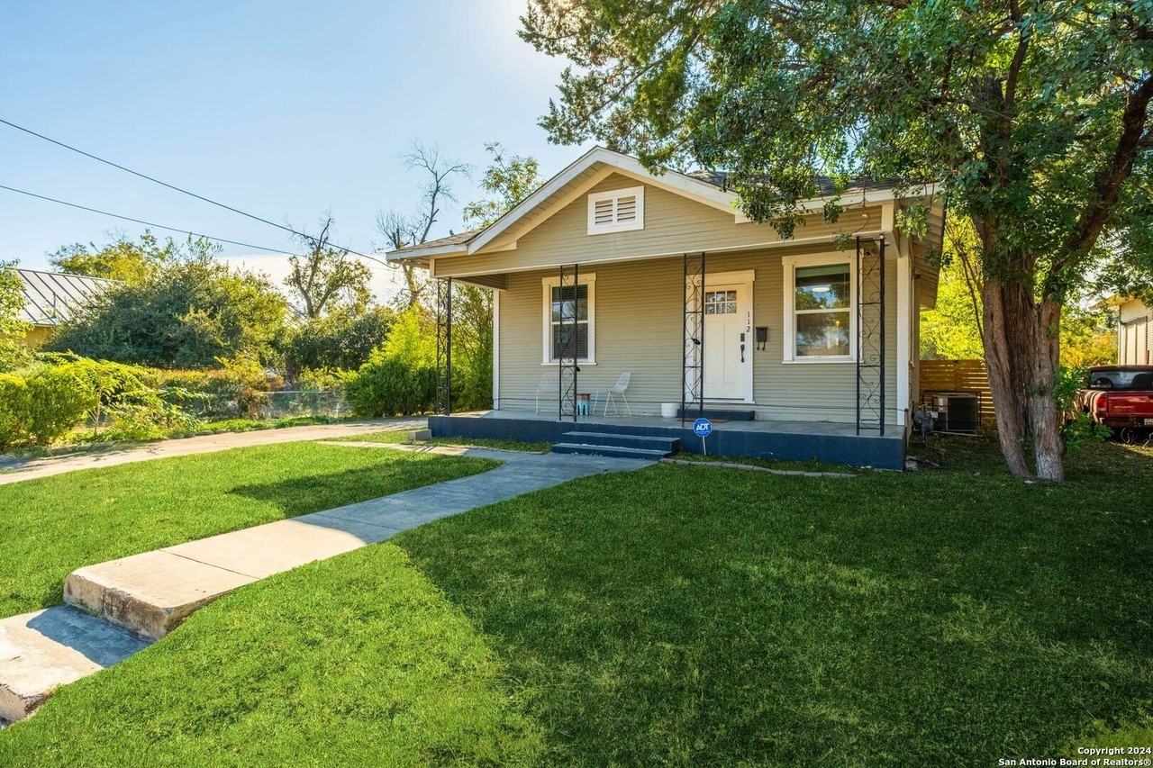 112 Harding Pl - Photo 3 of 30