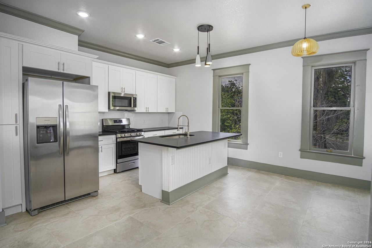 138 Castillo Ave #1 - Photo 3 of 25
