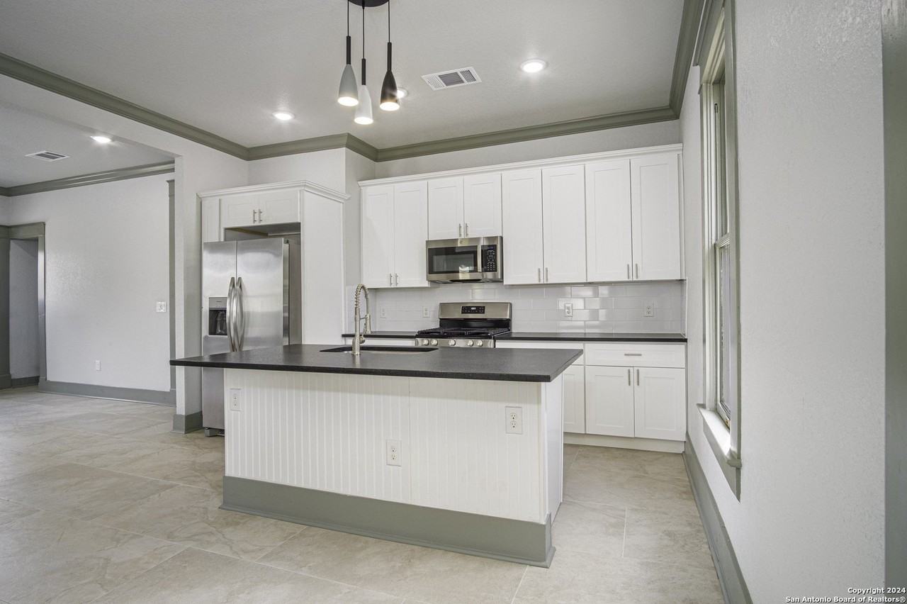 138 Castillo Ave #1 - Photo 5 of 25