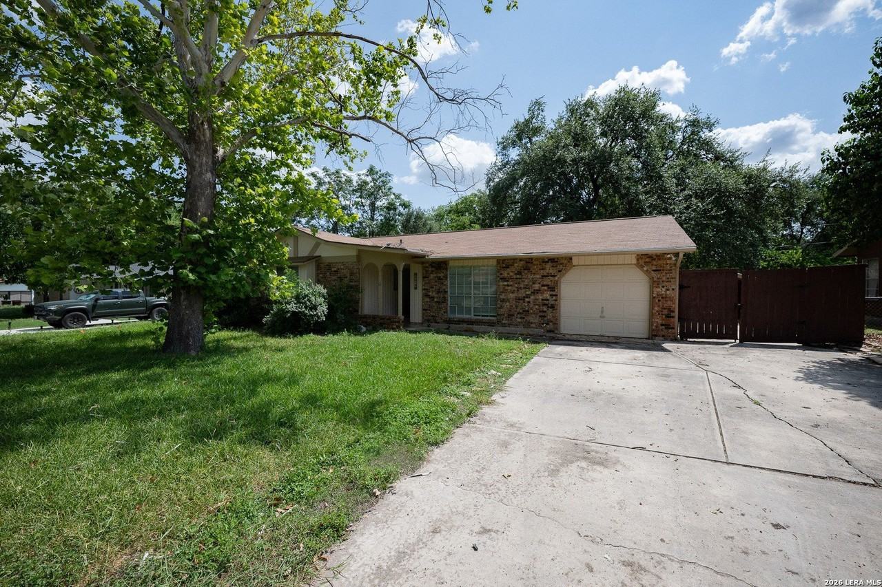 6614 Peachtree Dr - Photo 2 of 36
