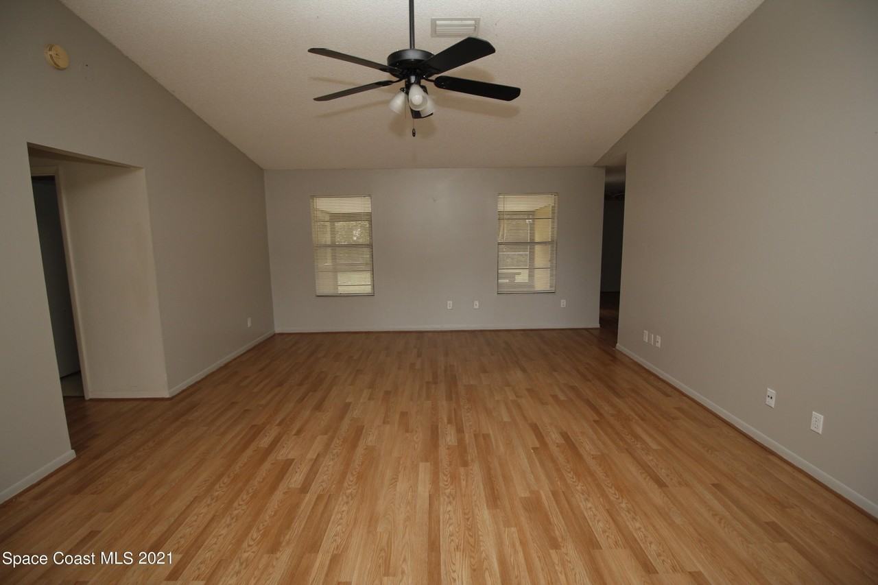 934 Colonial Ave Se - Photo 4 of 25
