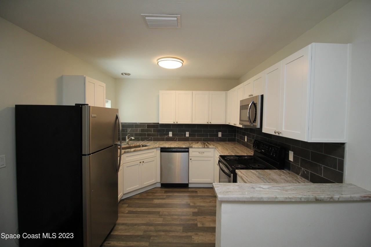 1905 Oak St - Photo 3 of 15