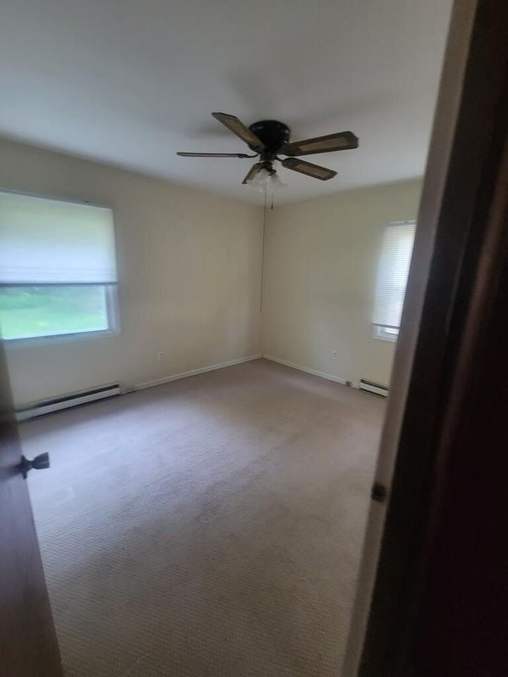 18301 Plantation Rd - Photo 3 of 9