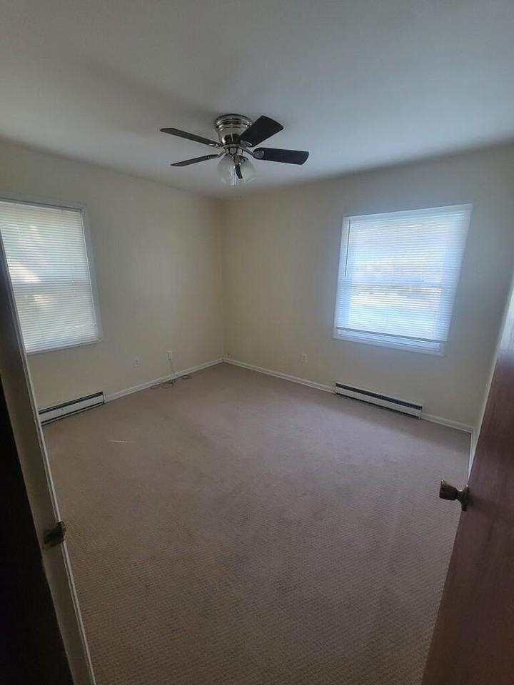 18301 Plantation Rd - Photo 4 of 9