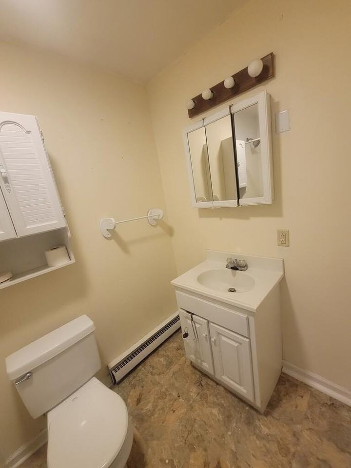 18301 Plantation Rd - Photo 5 of 9