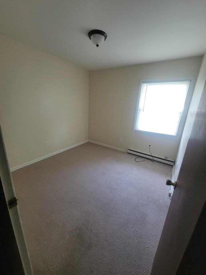 18301 Plantation Rd - Photo 6 of 9