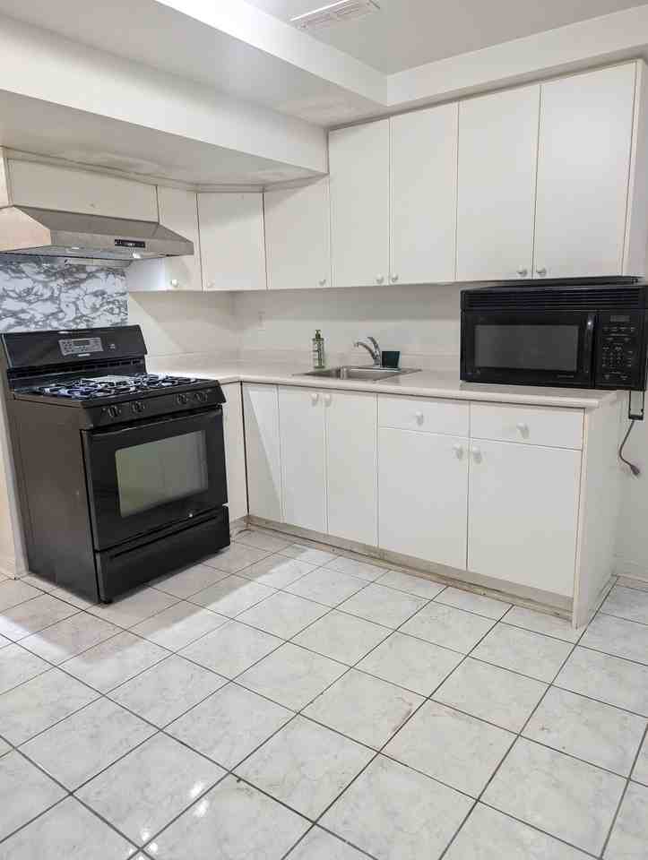 28 Osler Street - Photo 2 of 10