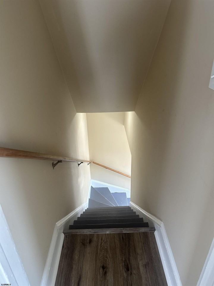 9 N Rosborough Ave #3 - Photo 2 of 12