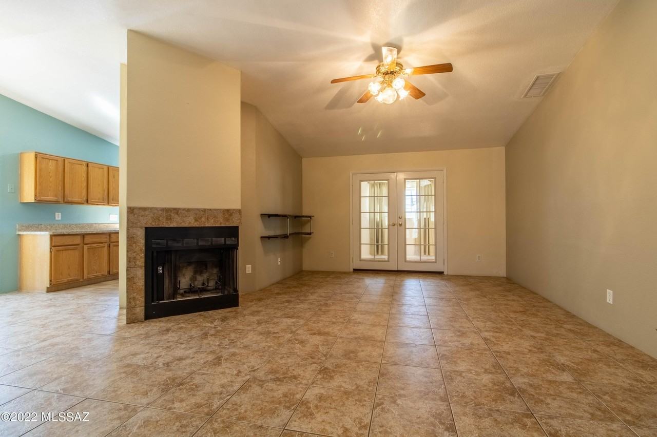5961 N Edenbrook Ln - Photo 2 of 14
