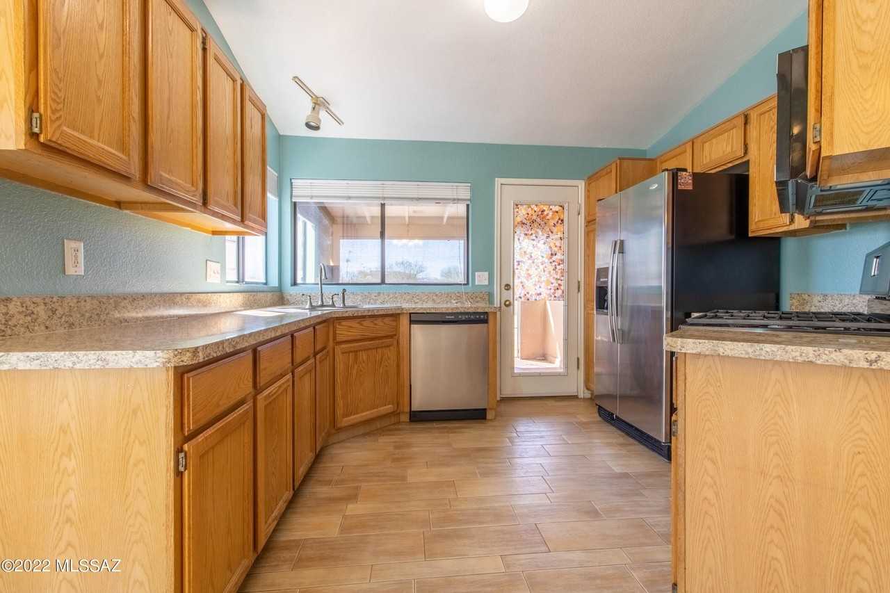 5961 N Edenbrook Ln - Photo 5 of 14