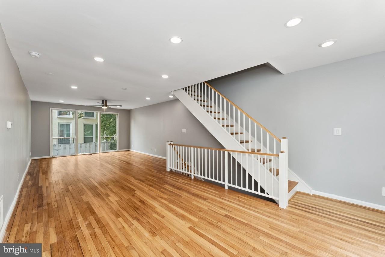 212 G St Sw #212 - Photo 3 of 17