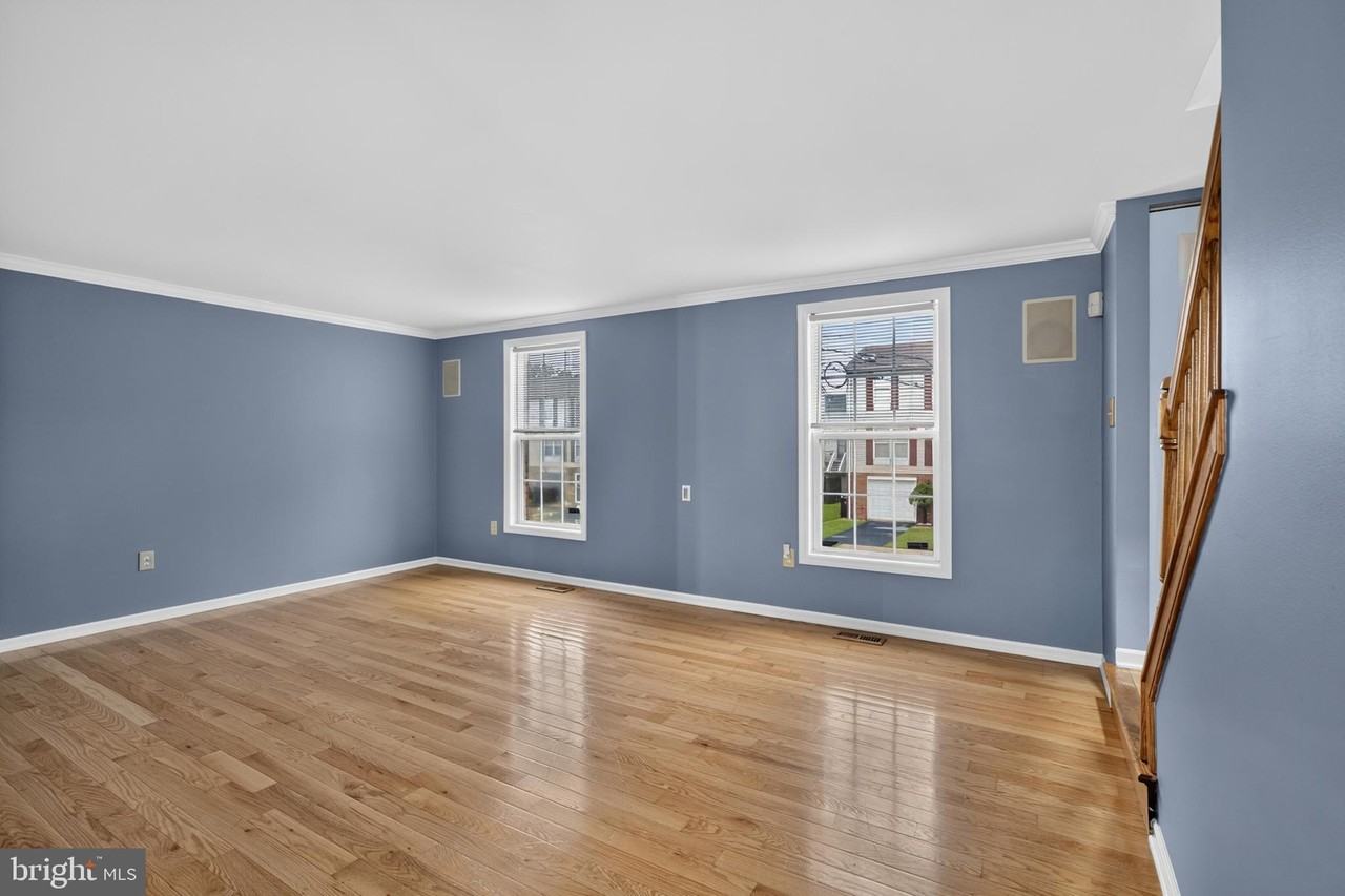 1114 E 14th St - Photo 6 of 30