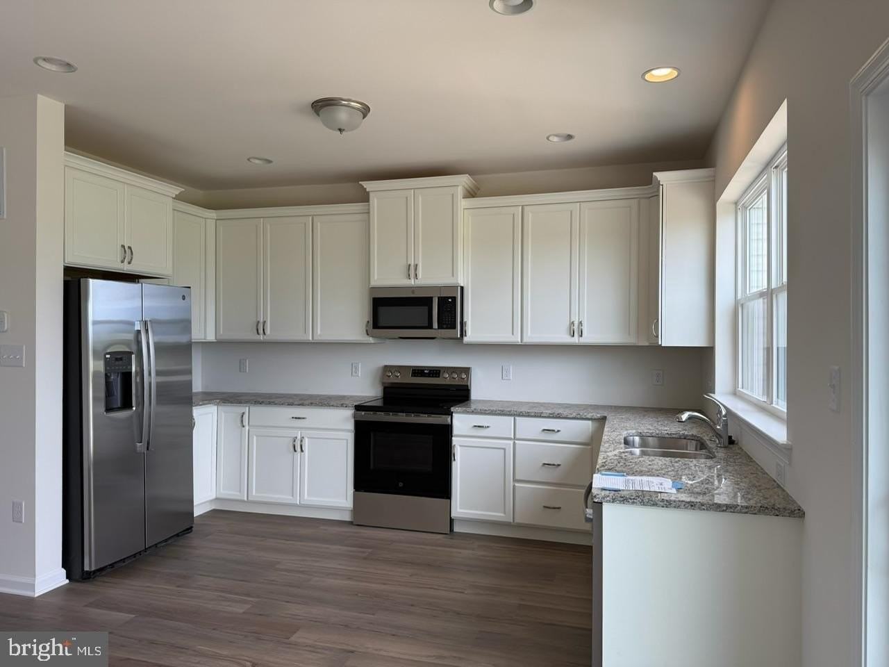 748 Rosler Way - Photo 3 of 12