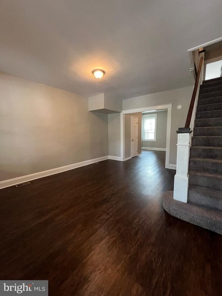1329 Homestead St - Photo 2 of 19