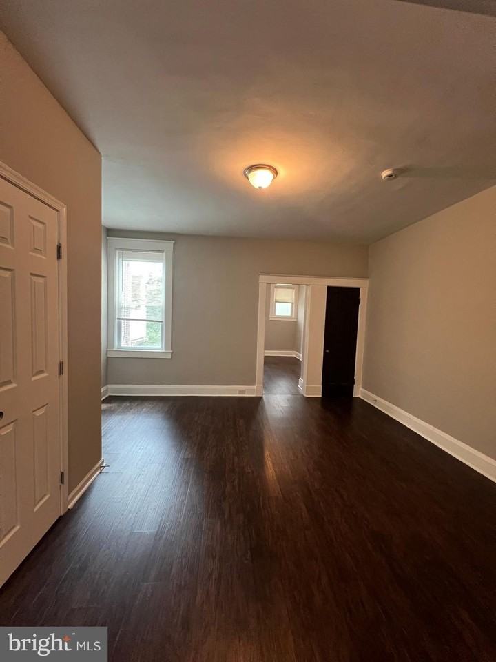 1329 Homestead St - Photo 4 of 19