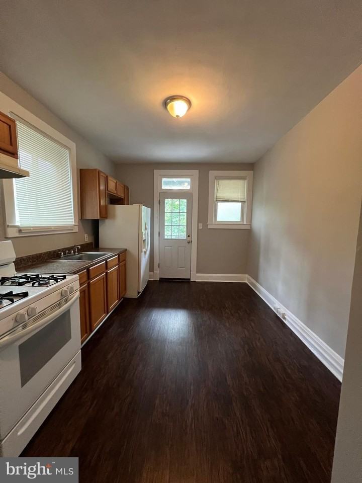 1329 Homestead St - Photo 7 of 19