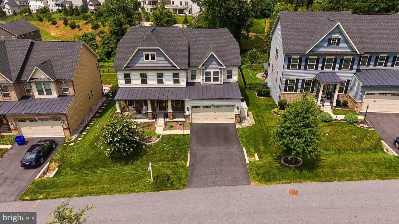 7142 Starmount Way - Photo 3 of 50